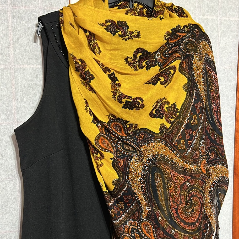 Scarf - Picture 4 of 6
